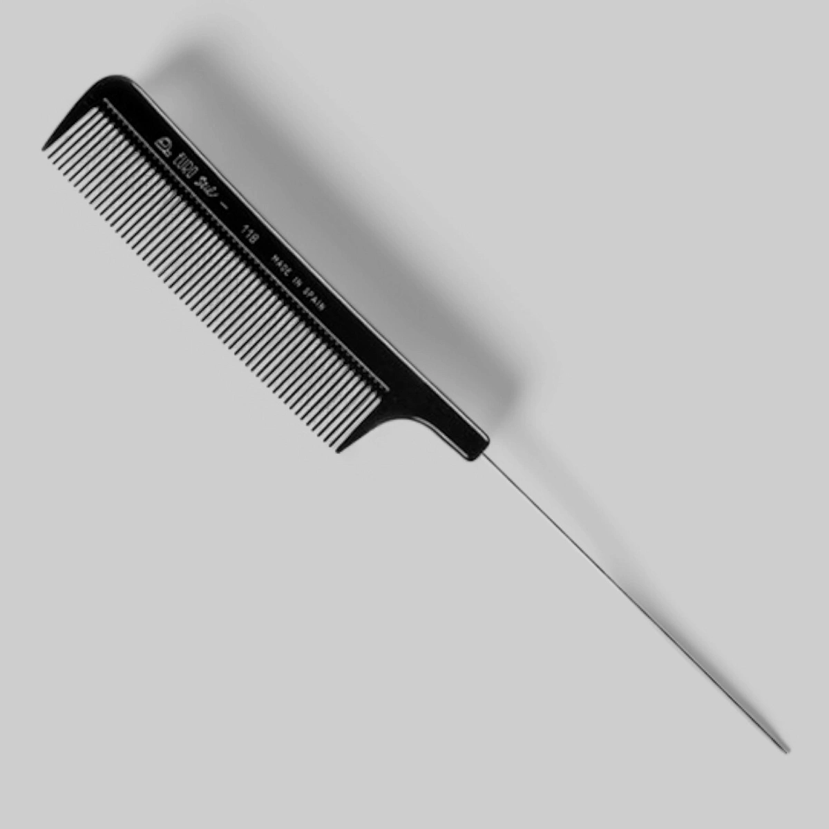 Расчёска "ES-118", с частыми зубьями и металлическим хвостиком, нейлон.