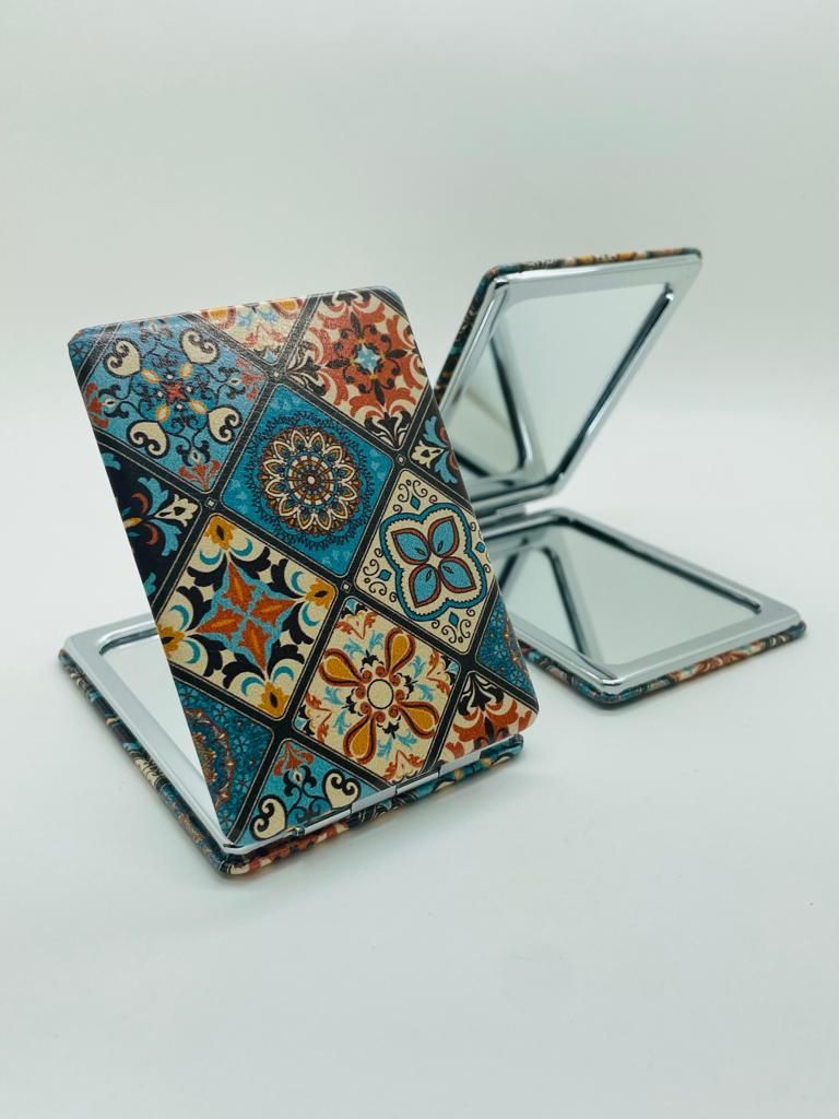 COSMETIC MIRROR, DIAM. 13 CM - Зеркало двухсторонее диам.13 см простое/увелич метал. подставка