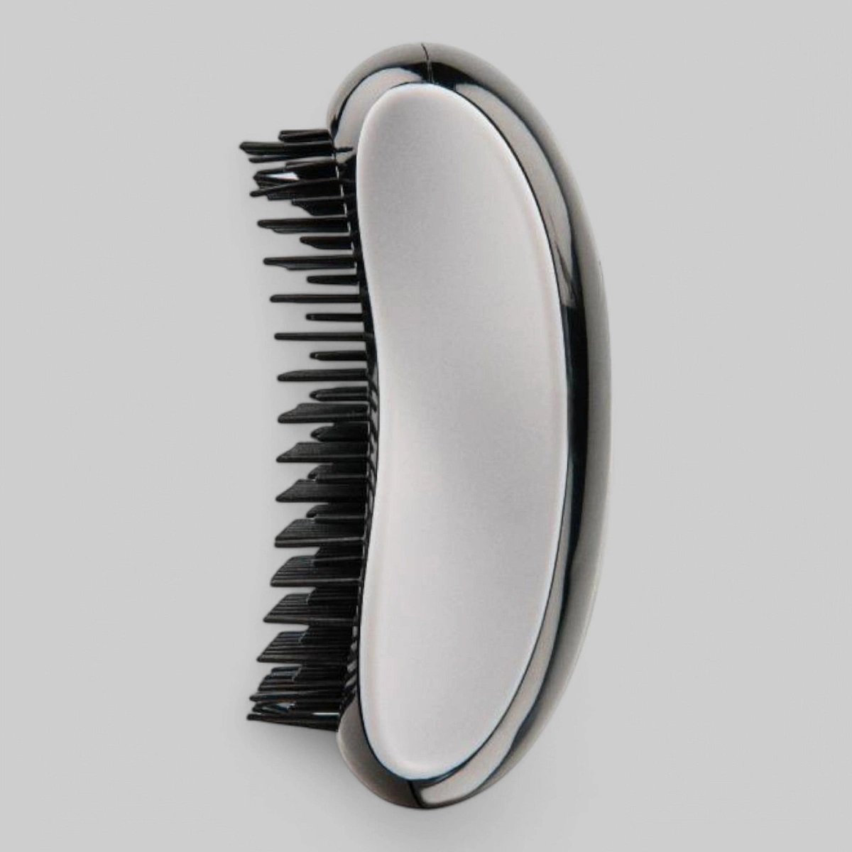 Щетка для распутывания влажных волос, эргономная форма, пластиковые зубья, без ручки, длина 11см. (бело-черная)