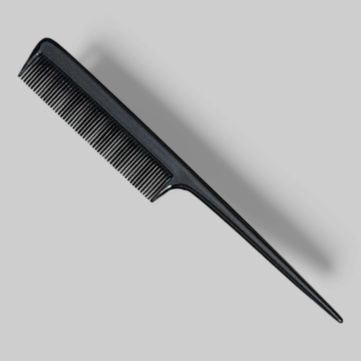 Расческа для укладки с пластиковым хвостиком, длина 20,5см. (черная)